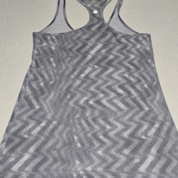 lululemon athletica Gray Zigzag Tank Top - Picture 3 of 3